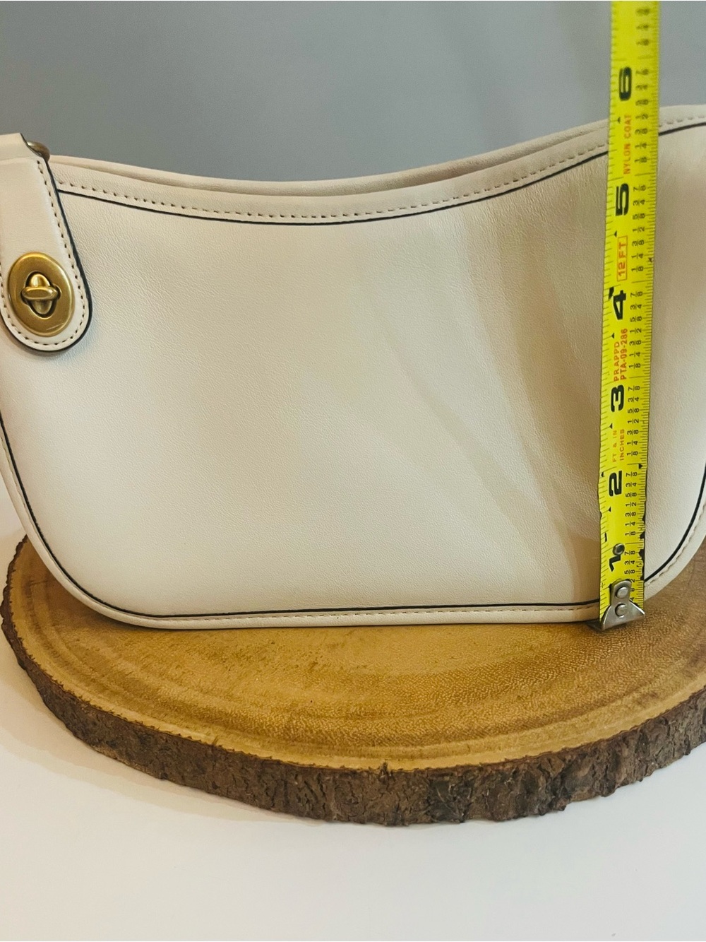 Coach Classic Cream Shoulder/Crossbody Bag with Gold Chain Swinger - Picture 7 of 8